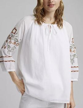 Blusa Esprit con bordado blanco