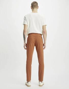 Pantalón Dockers Alpha Khaki 360 skinny marrón