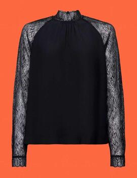 Blusa Esprit encaje negro