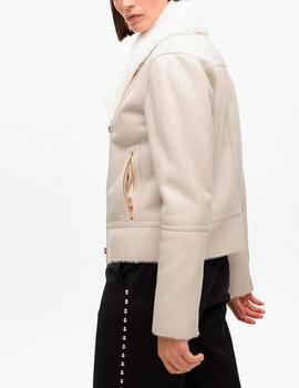 Biker Lola Casademunt crudo